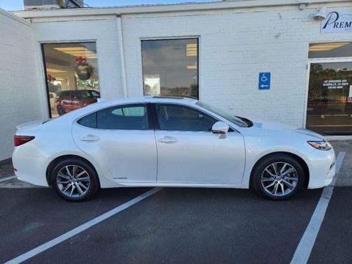Eminent White Pearl 2018 Lexus ES 300h Base