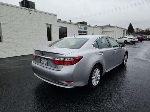 2013 Lexus ES 300h Base