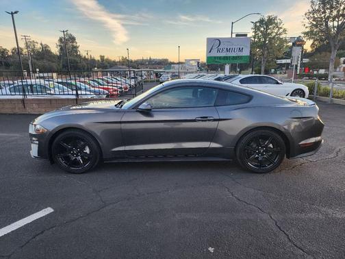 2020 Ford Mustang EcoBoost