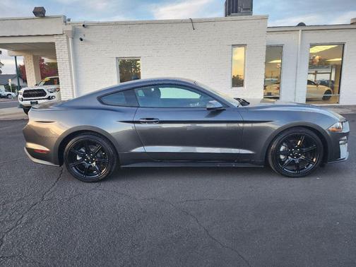 2020 Ford Mustang EcoBoost