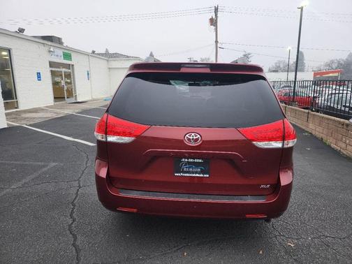 2012 Toyota Sienna XLE
