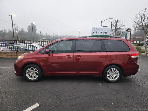 2012 Toyota Sienna XLE