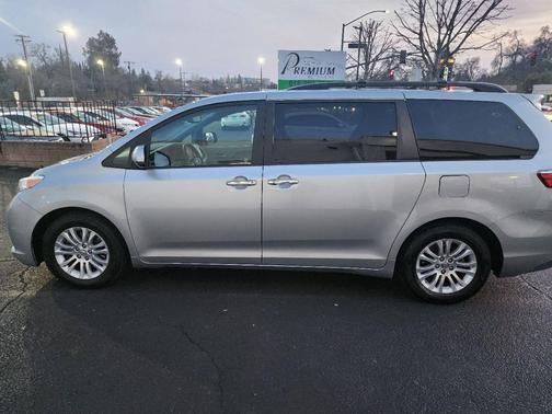 2015 Toyota Sienna XLE