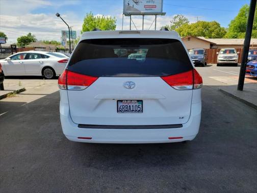 Super White 2011 Toyota Sienna LE