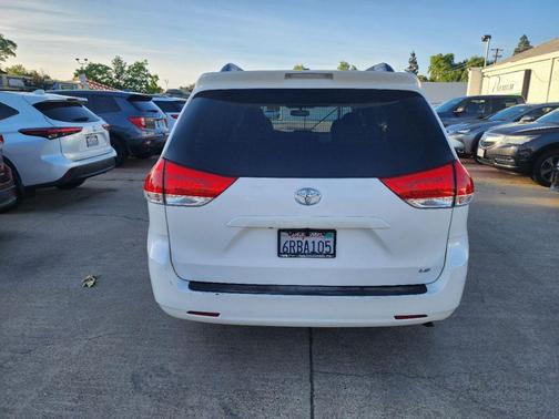 Super White 2011 Toyota Sienna LE