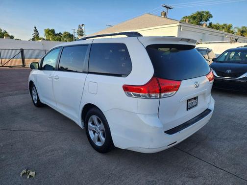 Super White 2011 Toyota Sienna LE