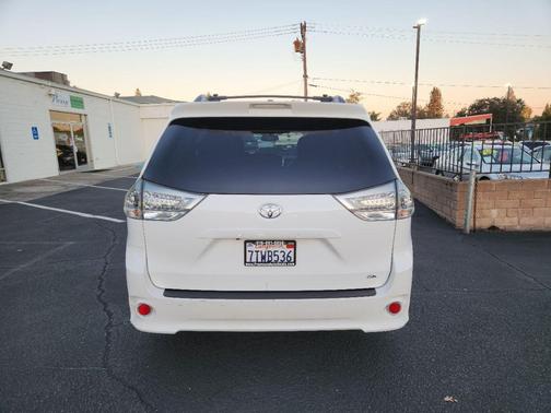 2016 Toyota Sienna SE