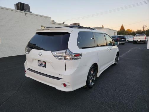 2016 Toyota Sienna SE