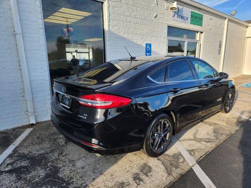 Magnetic Metallic 2018 Ford Fusion SE