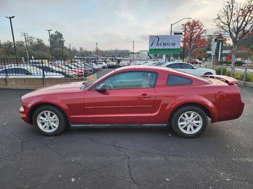 2005 Ford Mustang Deluxe