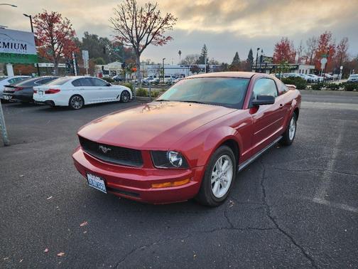 2005 Ford Mustang Deluxe