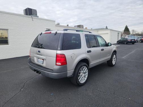 2002 Ford Explorer XLS