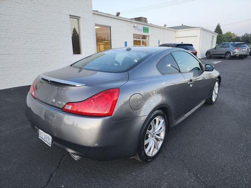 2011 INFINITI G37 Journey