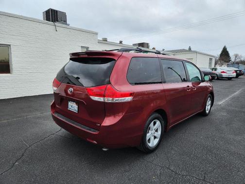 2011 Toyota Sienna LE