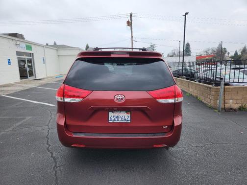 2011 Toyota Sienna LE
