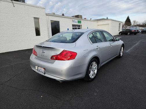 2011 INFINITI G37 Journey
