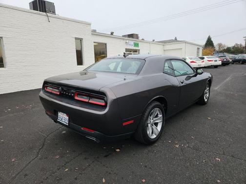 2016 Dodge Challenger SXT