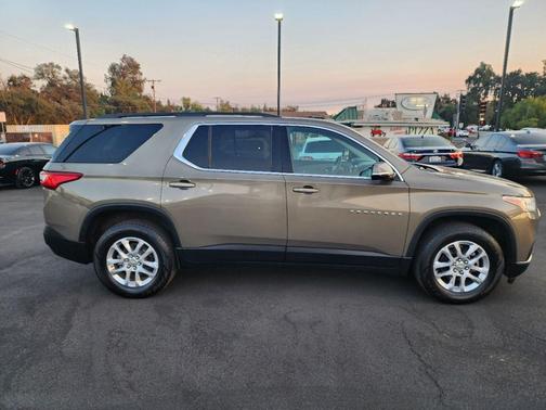 2020 Chevrolet Traverse LT Cloth