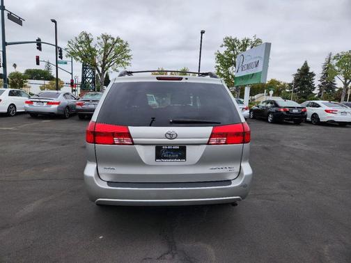 2004 Toyota Sienna XLE Limited