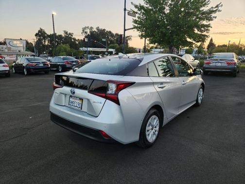 2019 Toyota Prius LE