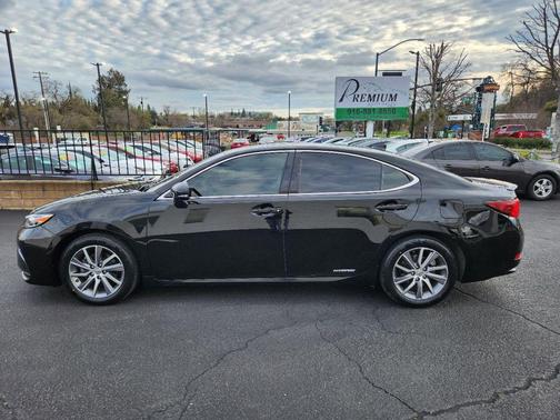 2017 Lexus ES 300h Base