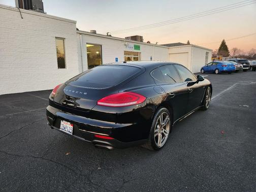 2014 Porsche Panamera 4