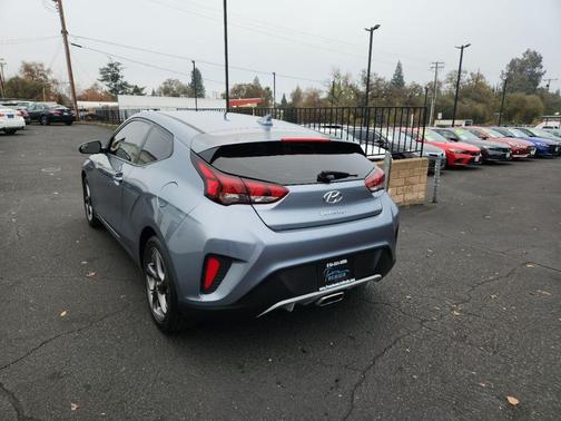 2020 Hyundai Veloster 2