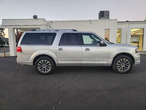 2015 Lincoln Navigator Base