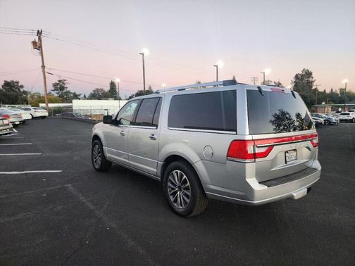 2015 Lincoln Navigator Base