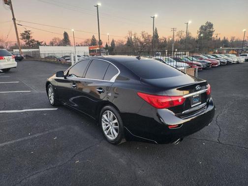2015 INFINITI Q50 Premium