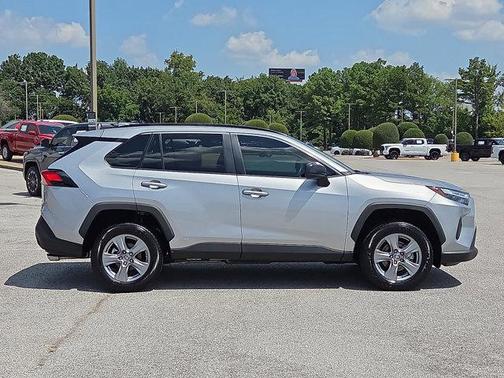 2024 Toyota RAV4 Hybrid SE