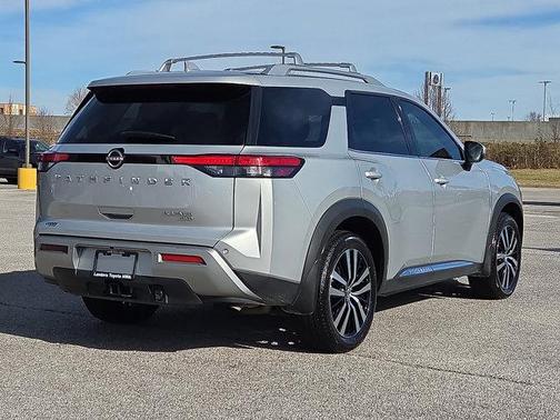 2023 Nissan Pathfinder Platinum 4WD