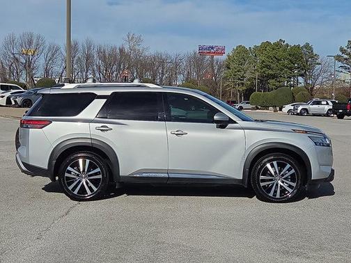 2023 Nissan Pathfinder Platinum 4WD