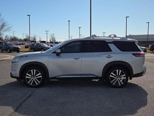 2023 Nissan Pathfinder Platinum 4WD