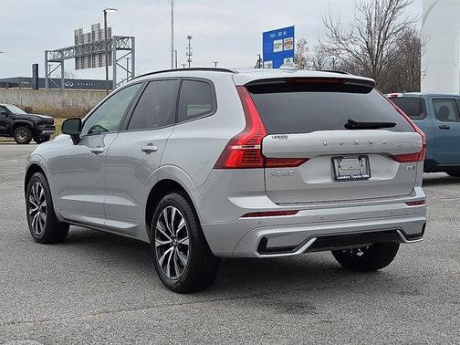 2024 Volvo XC60 B5 Core Dark Theme