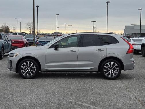 2024 Volvo XC60 B5 Core Dark Theme