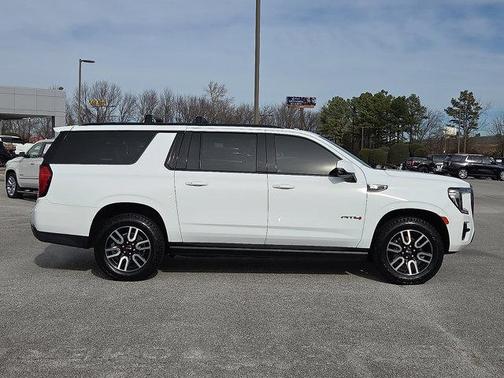 2023 GMC Yukon XL 4WD AT4
