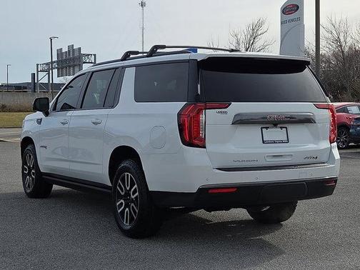 2023 GMC Yukon XL 4WD AT4