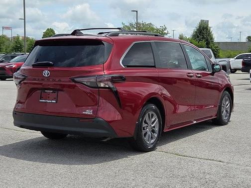 2024 Toyota Sienna XLE 8 Passenger
