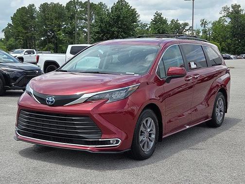 2024 Toyota Sienna XLE 8 Passenger