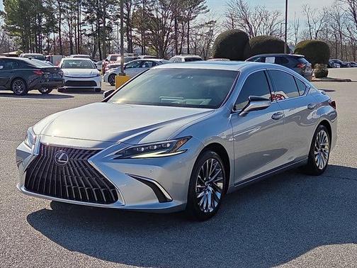 2025 Lexus ES 300h Luxury