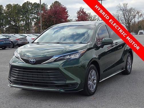 2023 Toyota Sienna LE