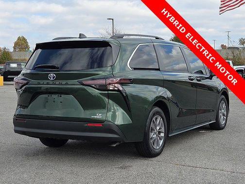 2023 Toyota Sienna LE