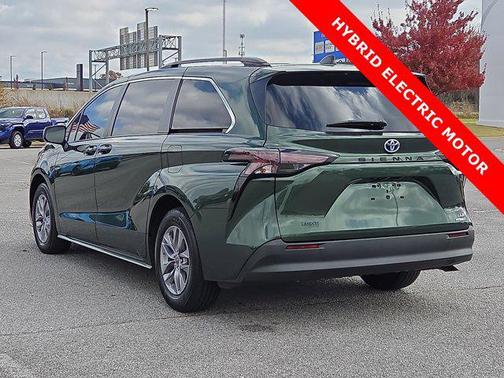 2023 Toyota Sienna LE