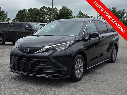 2023 Toyota Sienna LE