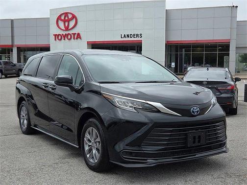 2023 Toyota Sienna LE