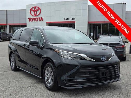 2023 Toyota Sienna LE