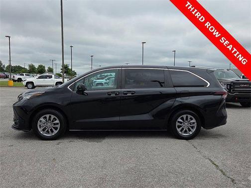 2023 Toyota Sienna LE