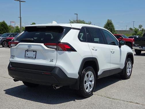 2023 Toyota RAV4 LE