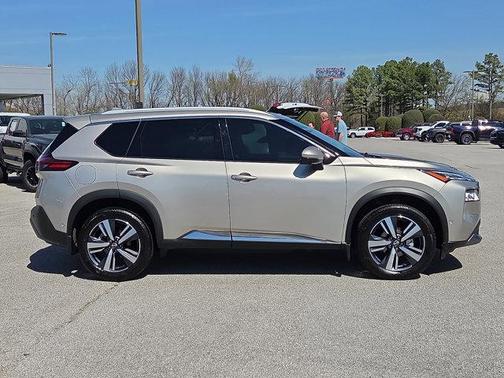 Champagne Silver Metallic 2023 Nissan Rogue SL